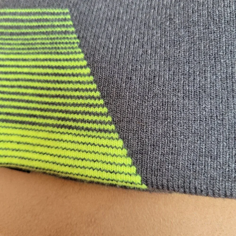 Under Armour Hat boys 4-6 Knit beanie gray green black sporty grunge skater logo